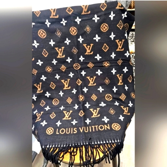 NWOT reversible cashmere scarf/pashmina